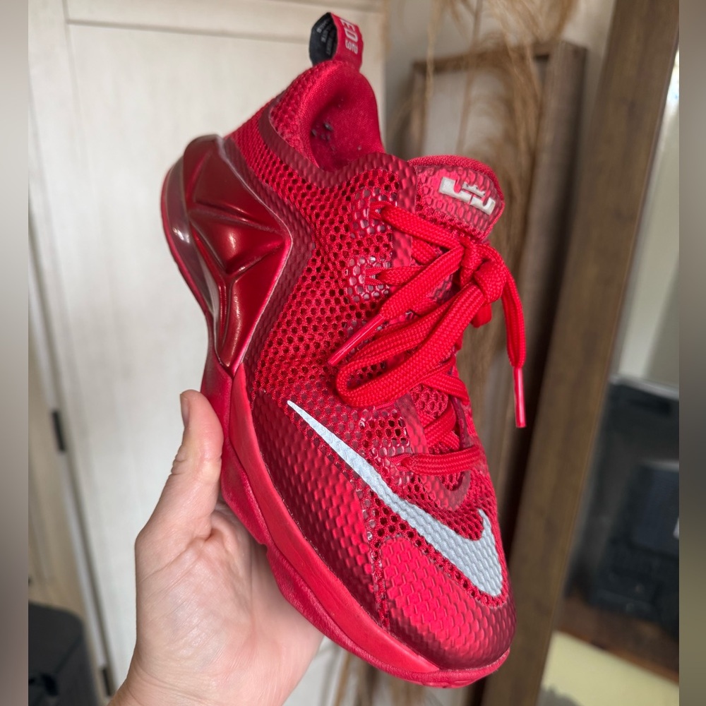 Nike LeBron 12 Low – Youth Size 5 - university red